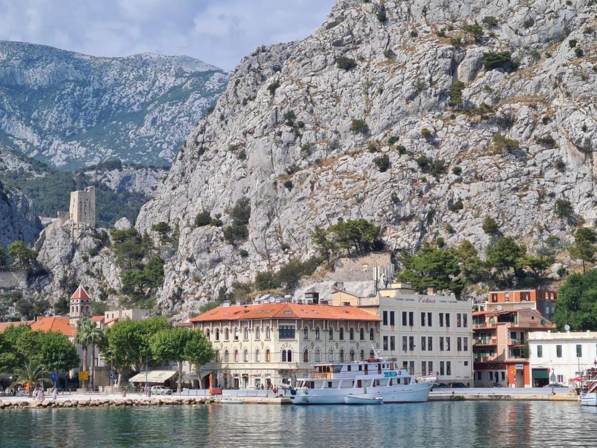 Lighthouse Central Apartments Omis Bagian luar foto