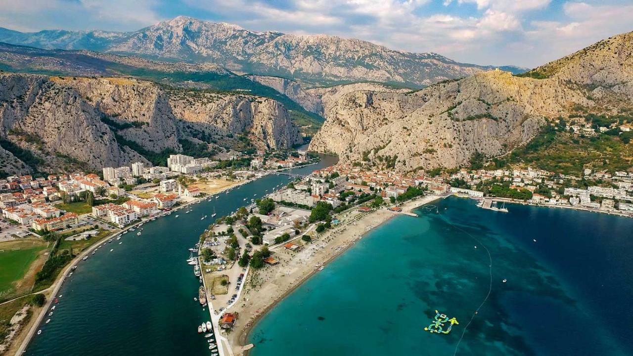 Lighthouse Central Apartments Omis Bagian luar foto